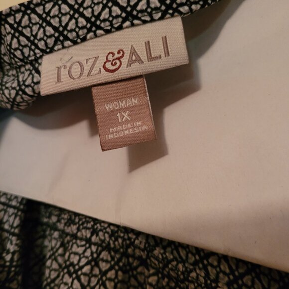 Navy Geo-Pattern Top - Picture 3 of 3